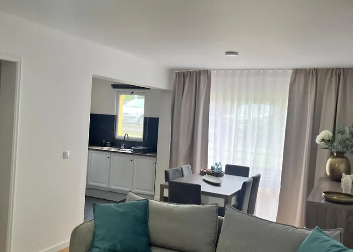 Διαμέρισμα 4 *