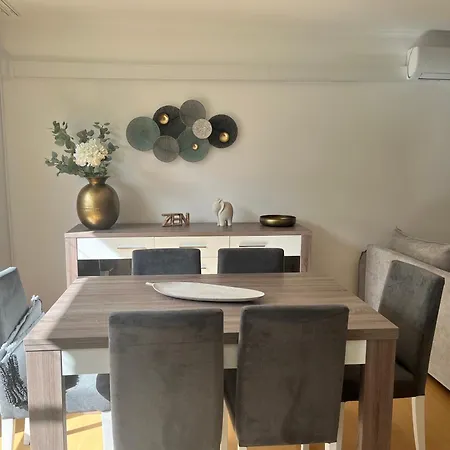 4 Apartment *